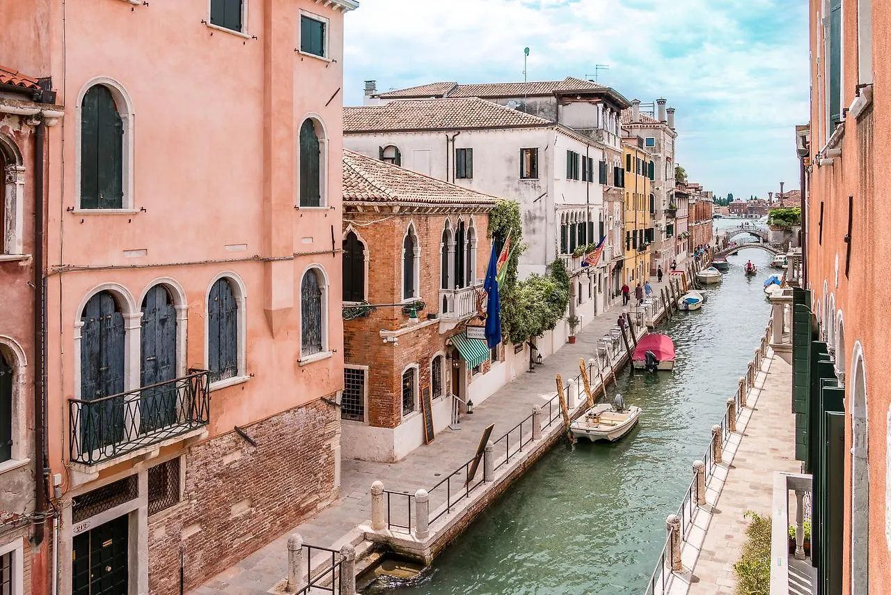 Spirito Santo Canal View By Lionhost Venise